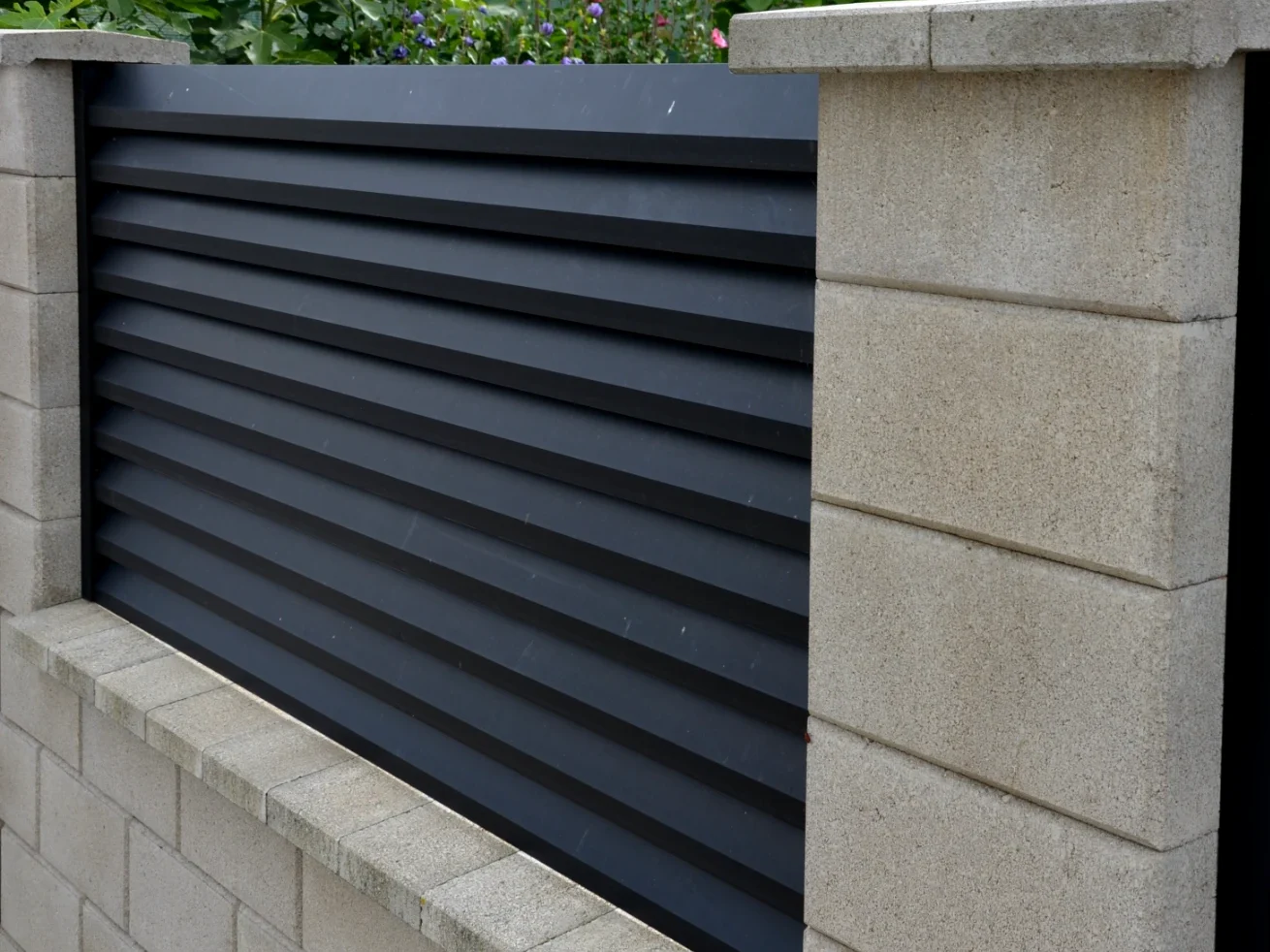 AdobeStock_537513499 zdjęcie - Ogrodzenie żaluzjowe