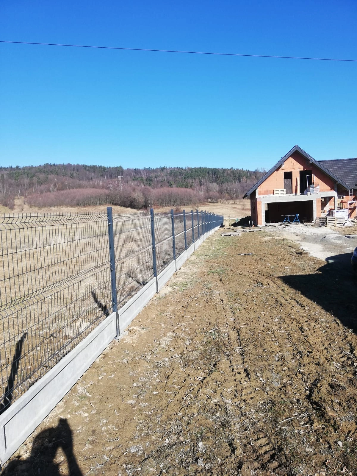 montaż ogrodzenia panelowego