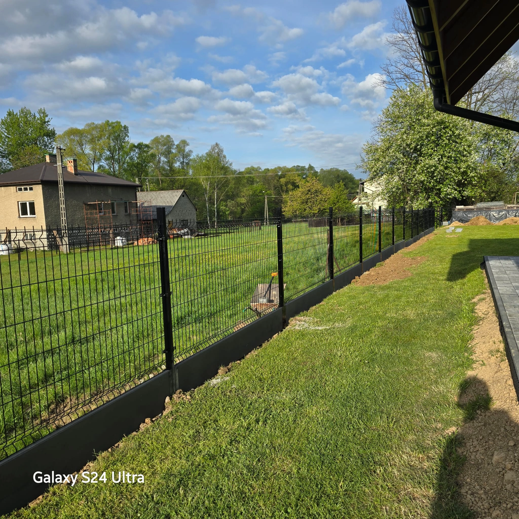 montaż ogrodzenia panelowego